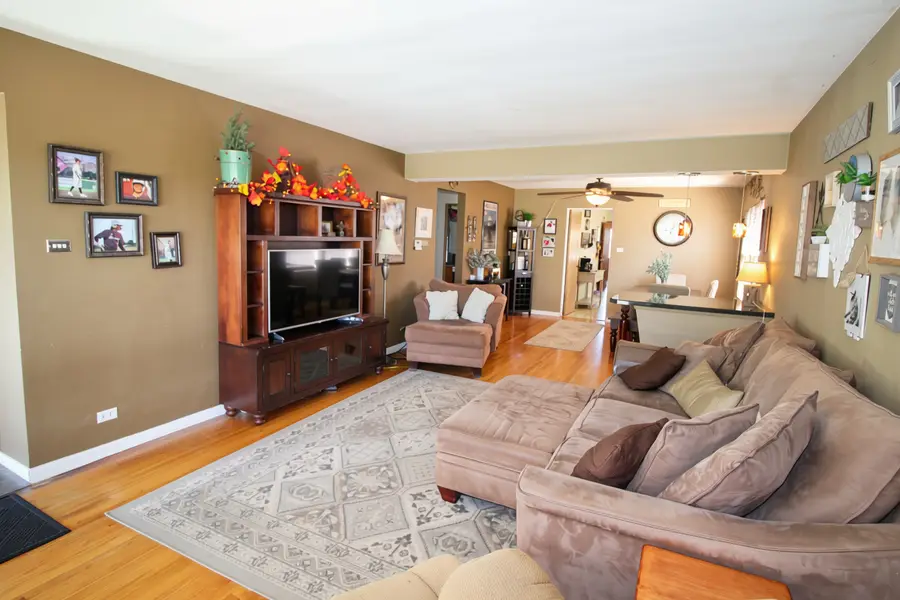 9341 Menard Avenue, Oak Lawn, IL 60453 - #3