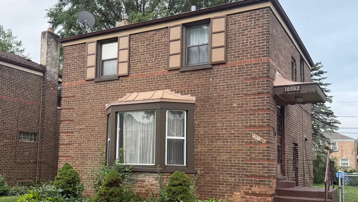 10042 S Luella Avenue, Chicago, IL 60617 - #1