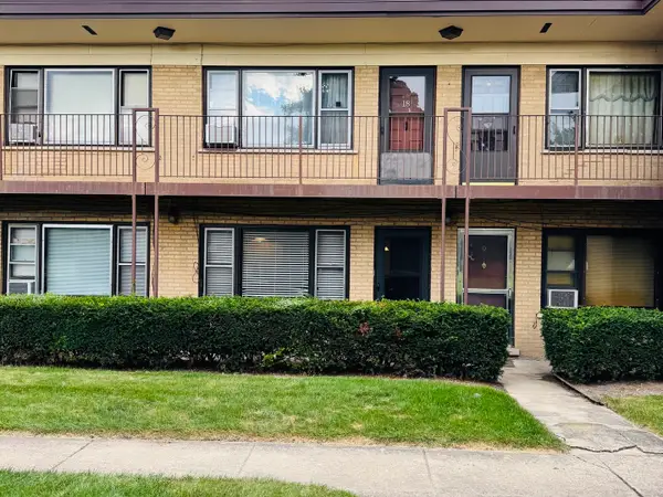 39 King Arthur Court #8, Northlake, IL 60164