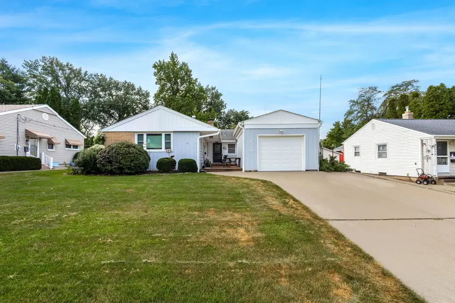 2520 30th Ave Court, Moline, IL 61265 - #3
