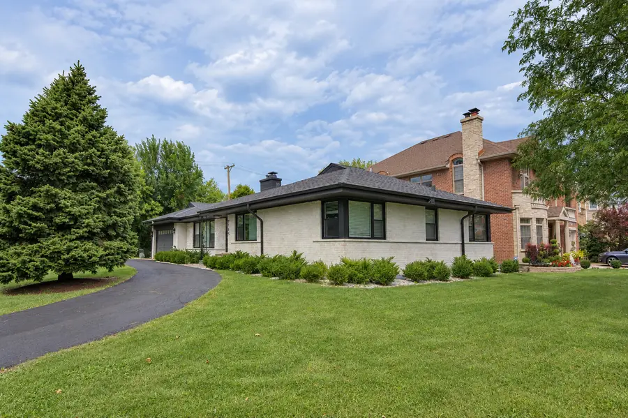 4754 W North Shore Avenue, Lincolnwood, IL 60712 - #3