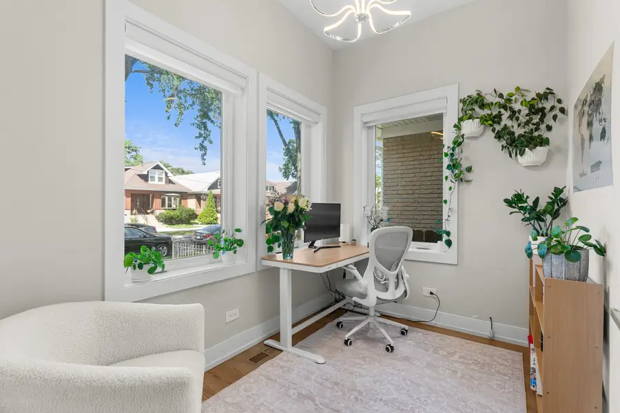 5047 W Winnemac Avenue, Chicago, IL 60630 - #3