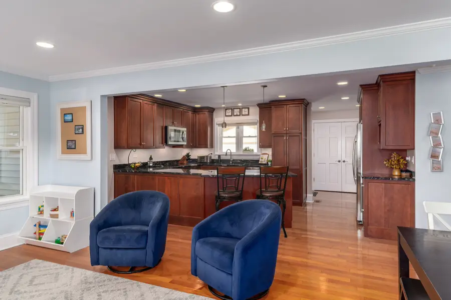 9129 Mango Avenue, Morton Grove, IL 60053 - #3
