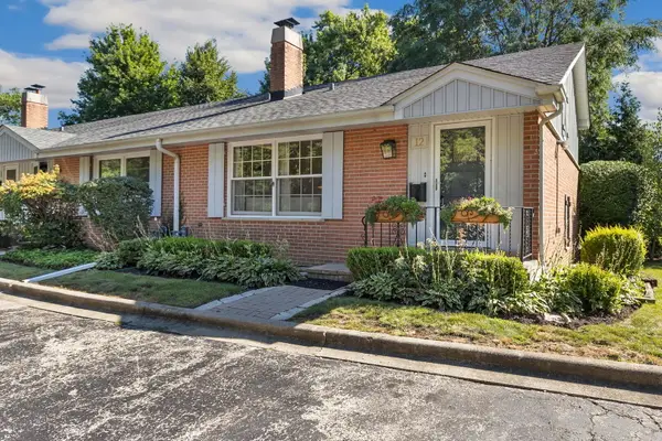 12 Robin Hood Lane #12, Northfield, IL 60093