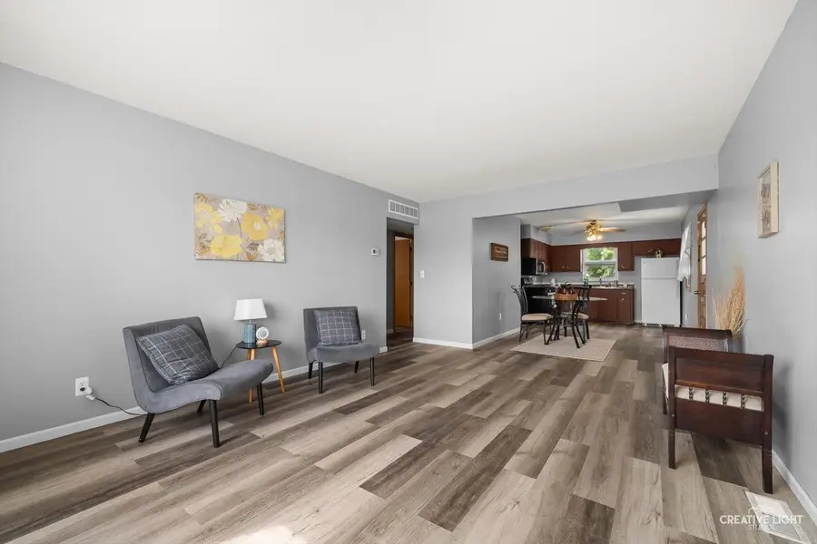 323 Kingswood Drive, North Aurora, IL 60542 - #2