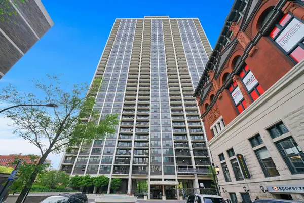 1560 N Sandburg Terrace #507J, Chicago, IL 60610
