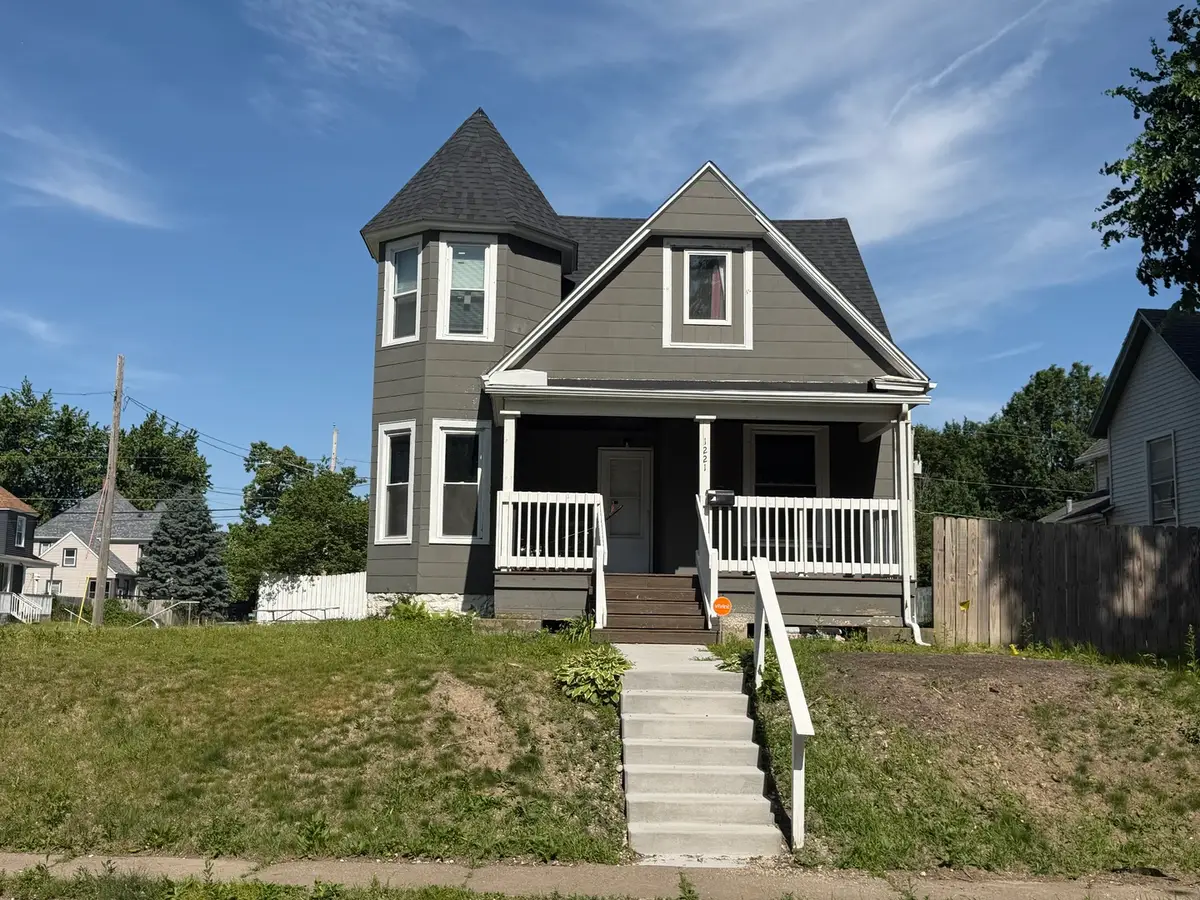 1221 Brown Street, Davenport, IA 52804 - #1