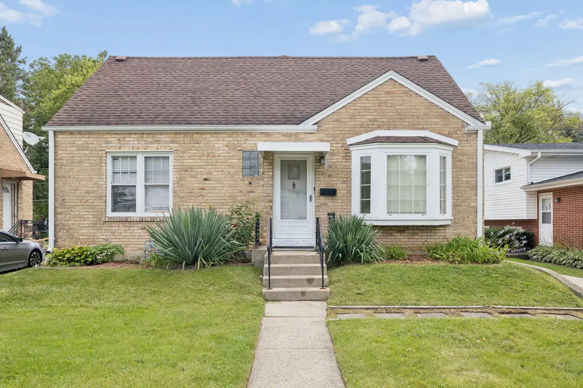 1031 Glenwood Avenue, Waukegan, IL 60085 - #1