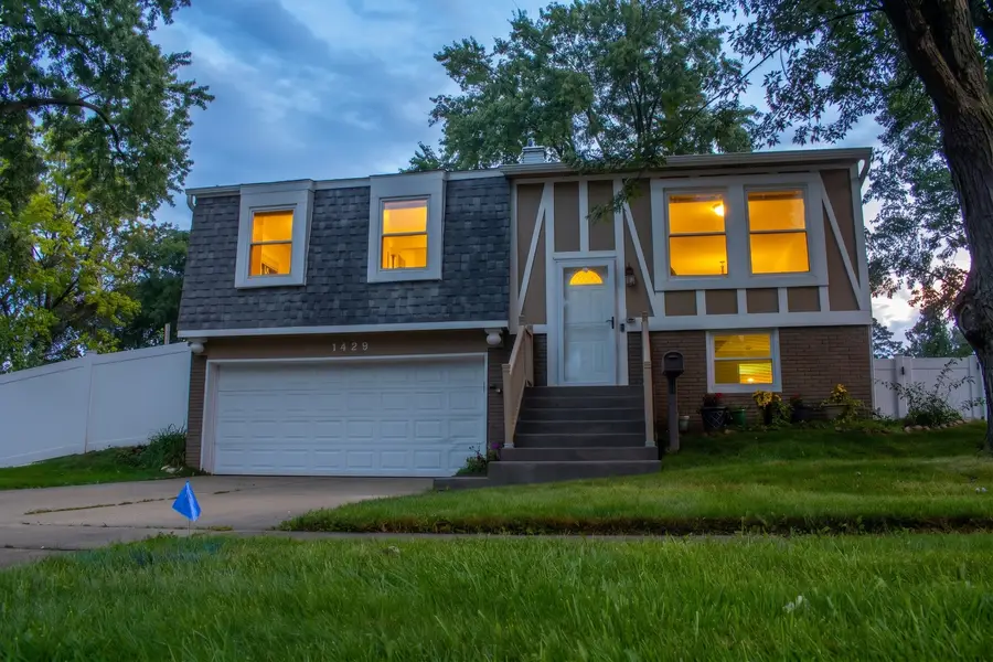 1429 N Green Meadows Boulevard, Streamwood, IL 60107 - #2