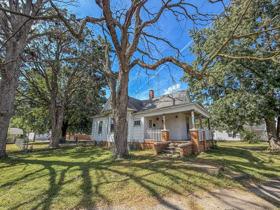 2105 Dewitt Avenue, Mattoon, IL 61938 - #2