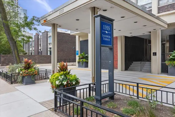 1355 N Sandburg Terrace #2801D, Chicago, IL 60610