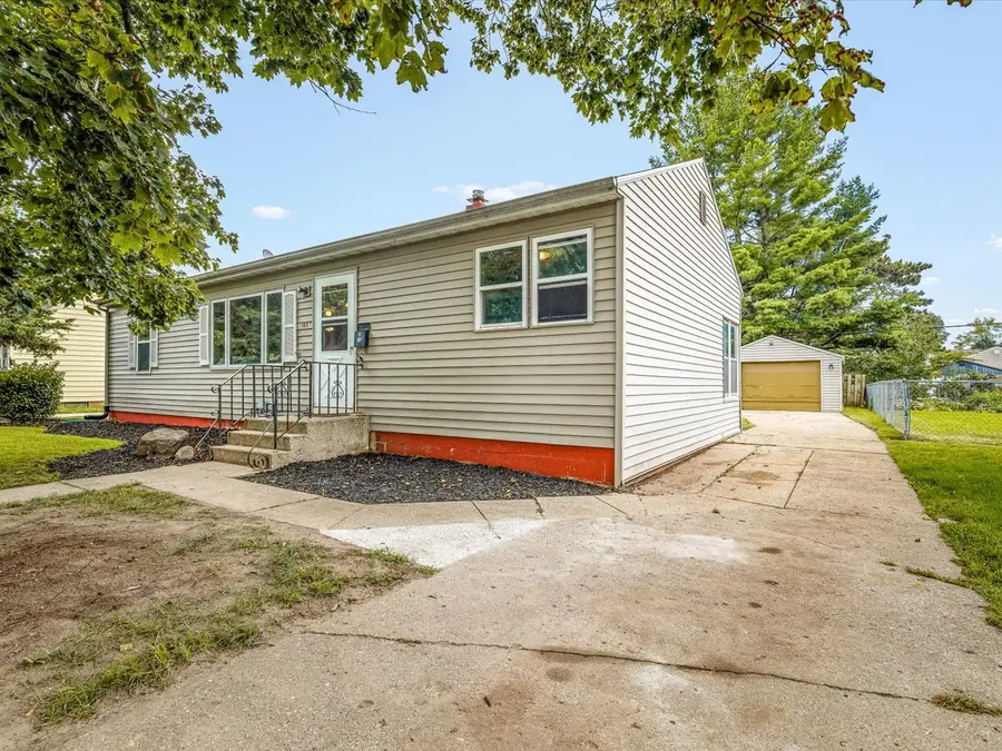 1007 E Hosmer Street, Loves Park, IL 61111 - #3