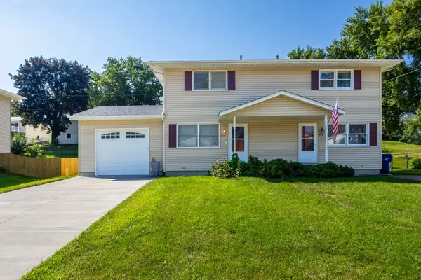 3109 Sunburst Drive, Bettendorf, IA 52722