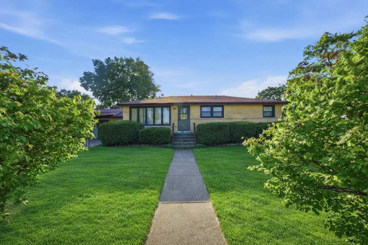 8300 Long Avenue, Burbank, IL 60459 - #1