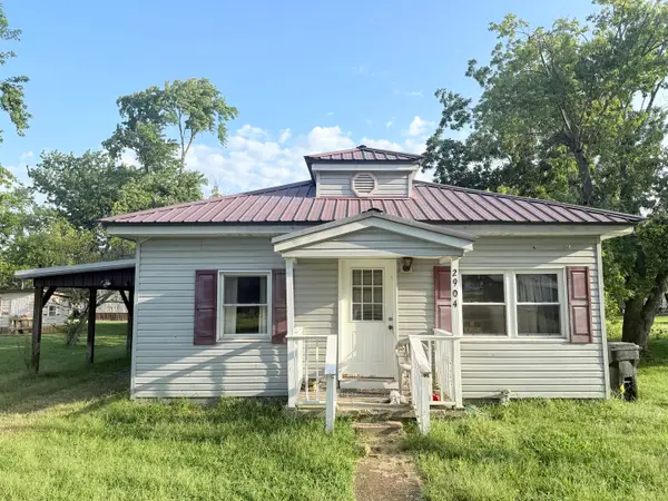 2904 Locust Street, Eldorado, IL 62930