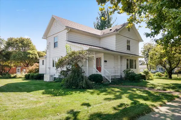 300 S Jackson Street, Flanagan, IL 61740