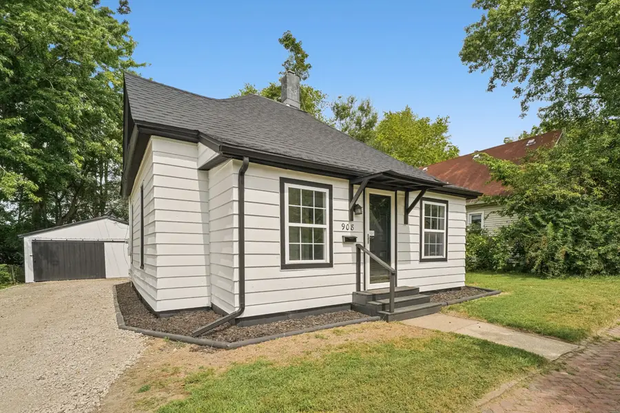 908 E Water Street, Urbana, IL 61802 - #3