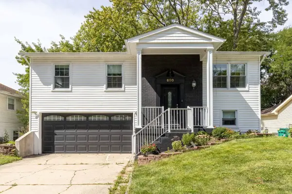 690 Macarthur Drive, Buffalo Grove, IL 60089