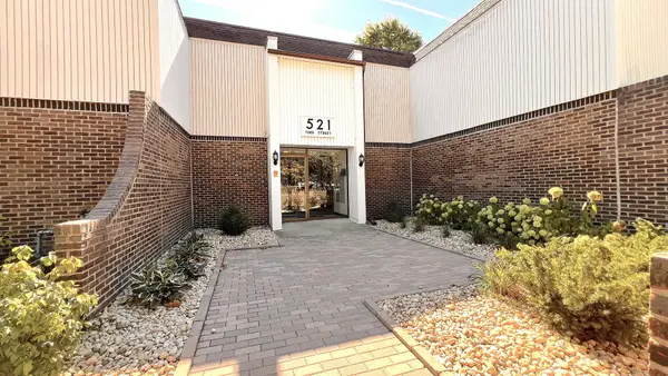 521 73rd Street #105, Downers Grove, IL 60516