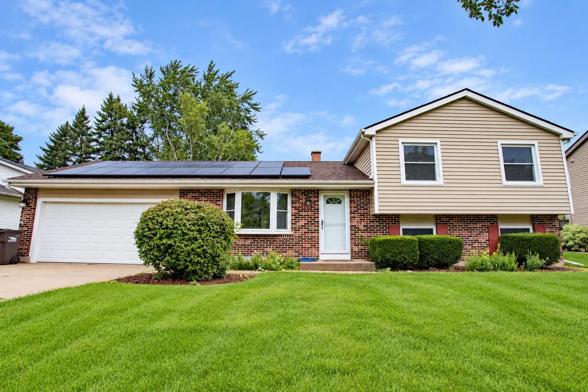 5112 W Greenbrier Drive, McHenry, IL 60050 - #1