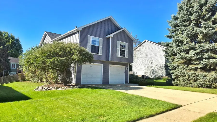 4749 Oregon Trail, McHenry, IL 60050 - #2