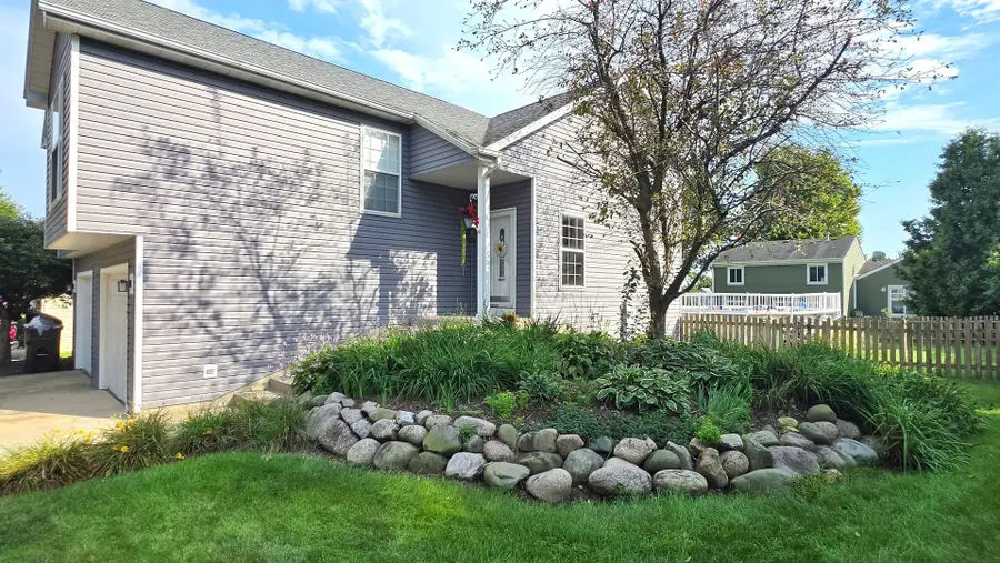 4749 Oregon Trail, McHenry, IL 60050 - #3