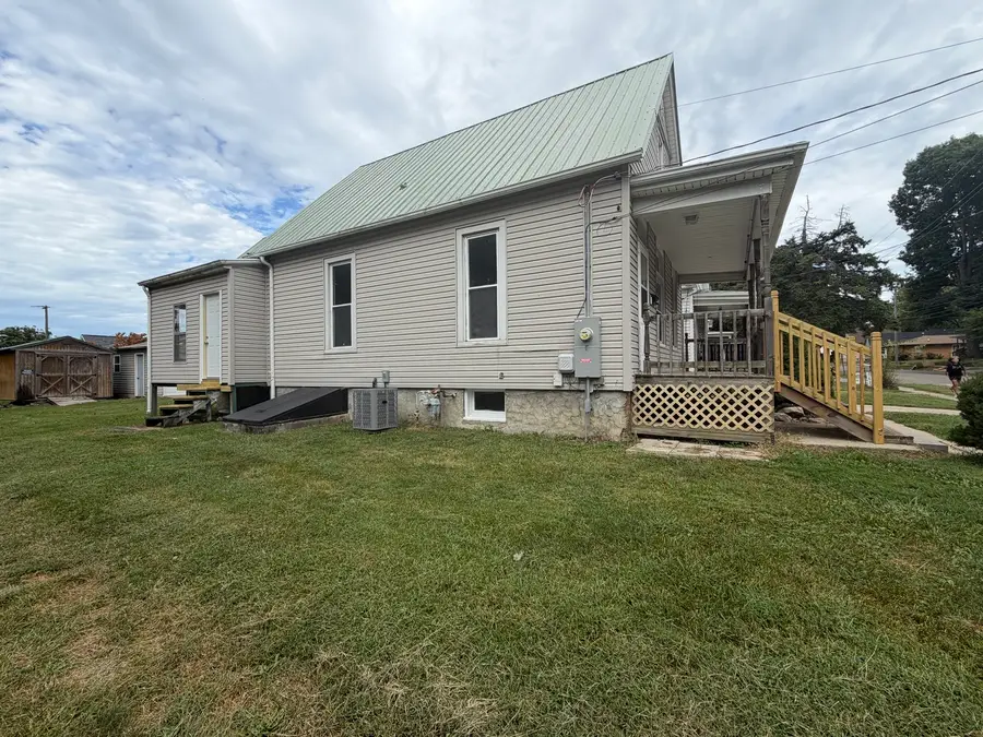 603 W Oakland Avenue, Bloomington, IL 61701 - #3