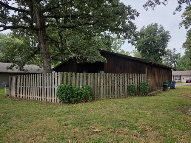 420 N 9th Street, Benton, IL 62812 - #3