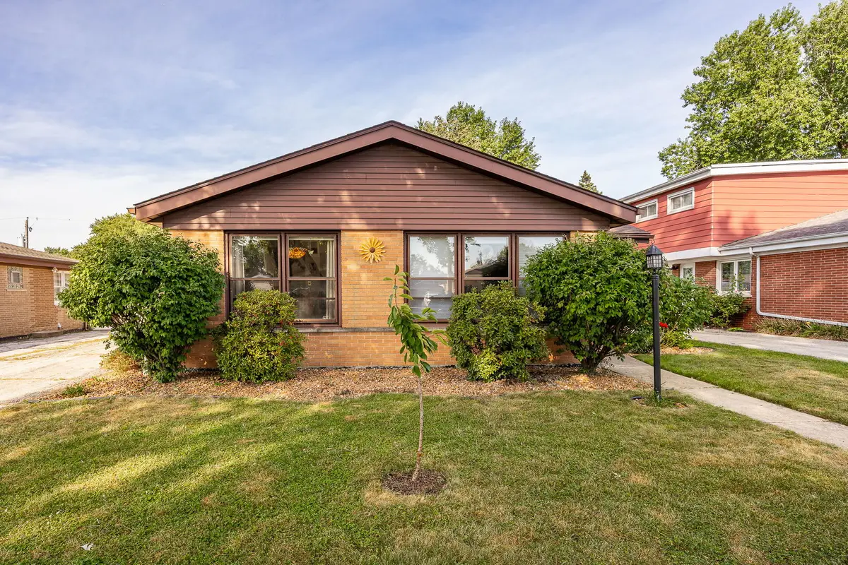 10536 S Kilbourn Avenue, Oak Lawn, IL 60453 - #1