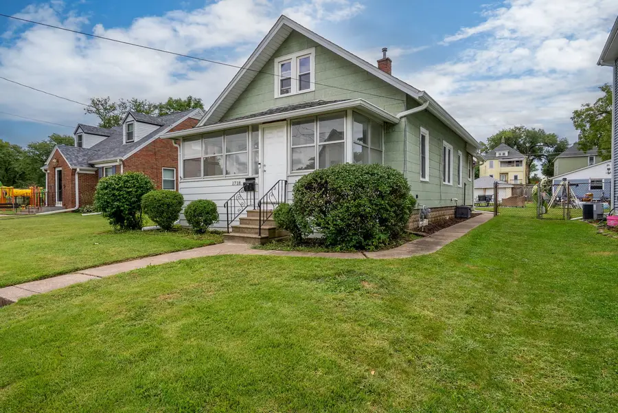 1718 13th Avenue, Moline, IL 61265 - #2