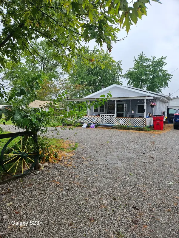 8128 City Lake Road, Duquoin, IL 62832