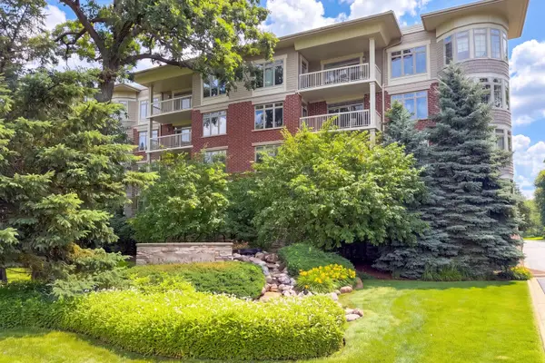 425 Benjamin Drive #207, Vernon Hills, IL 60061
