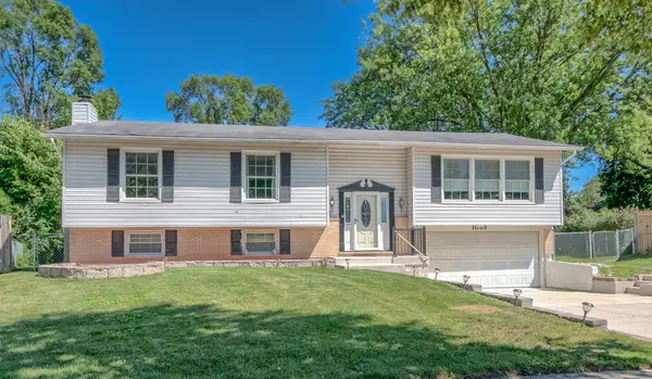 1099 Stratford Lane, Hanover Park, IL 60133
