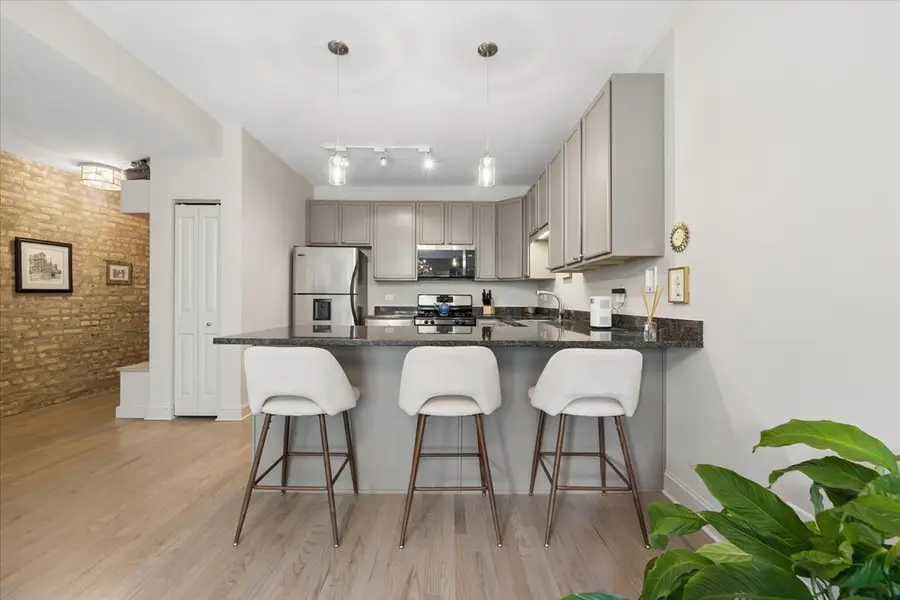 1515 W Cullom Avenue #2, Chicago, IL 60613 - #2