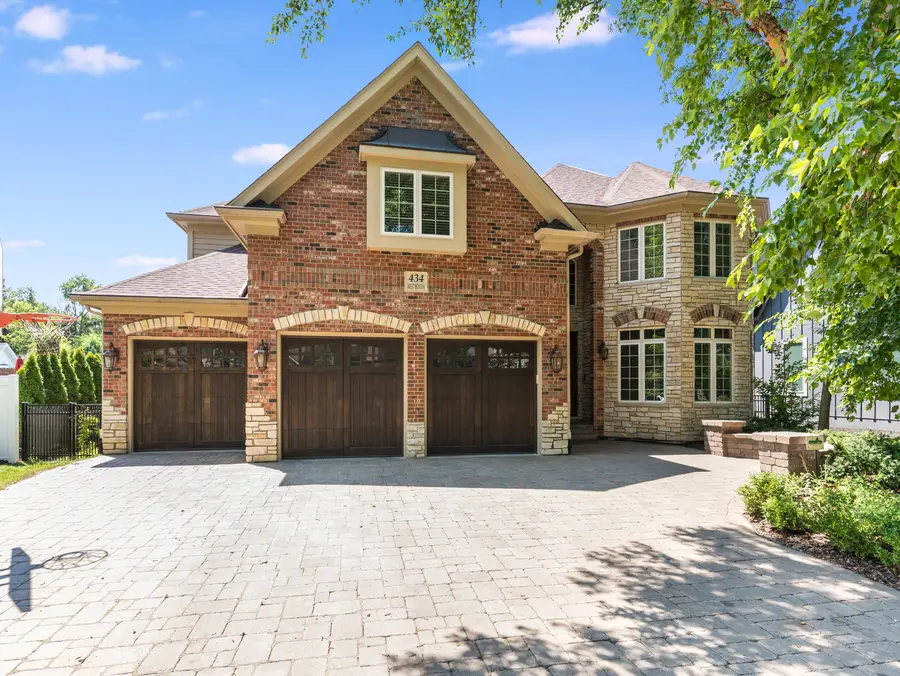434 W Benton Avenue, Naperville, IL 60540 - #3