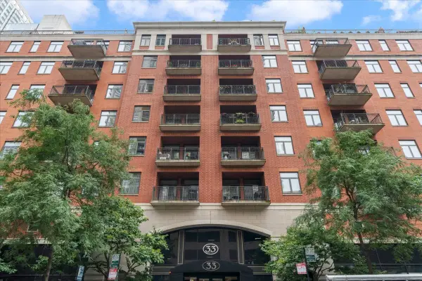 33 W Huron Street #402, Chicago, IL 60654