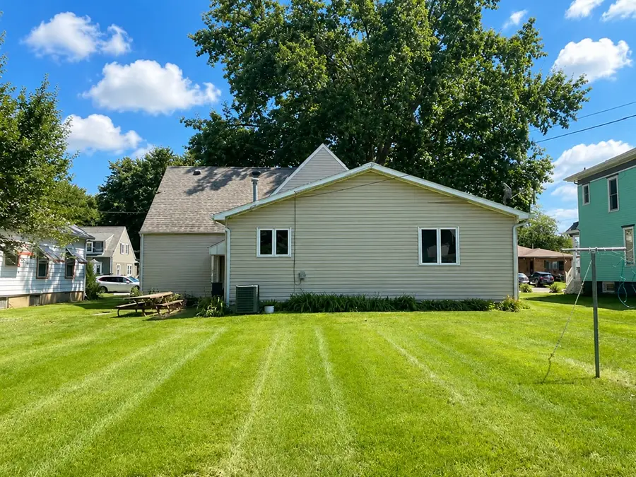 1103 5th Avenue, Sterling, IL 61081 - #3