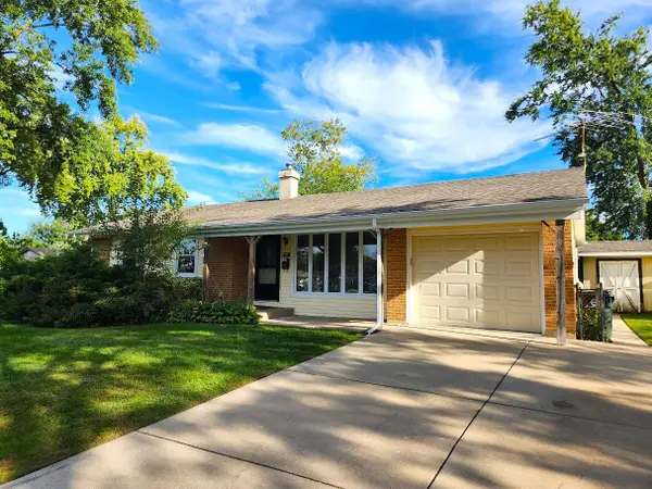 325 Spruce Lane, Elk Grove Village, IL 60007