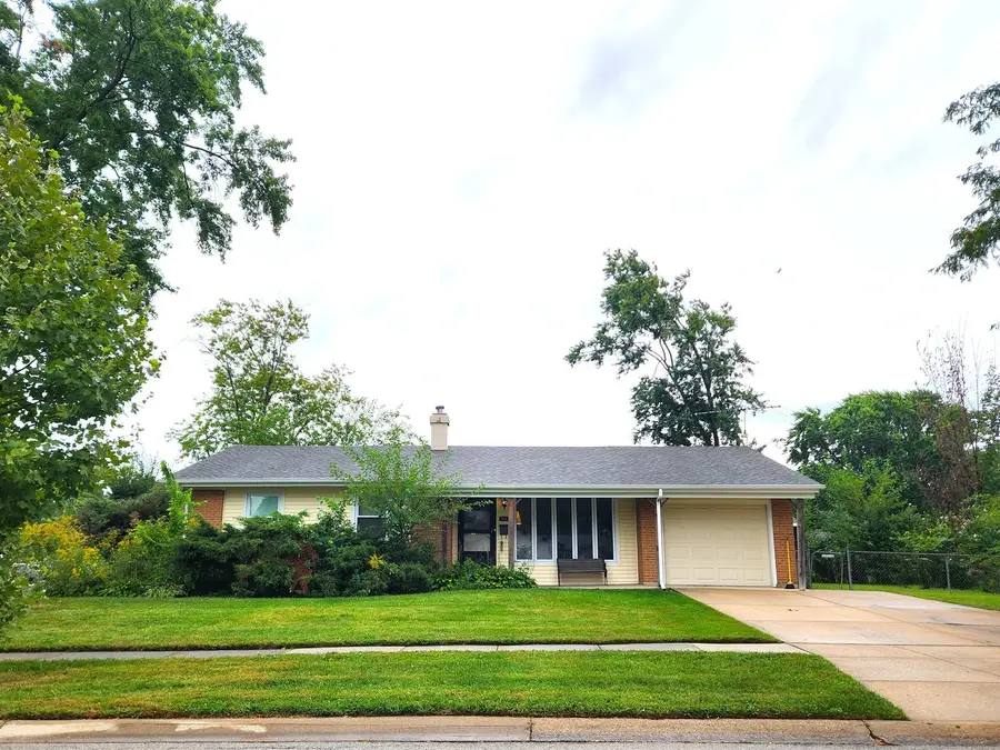 325 Spruce Lane, Elk Grove Village, IL 60007 - #3