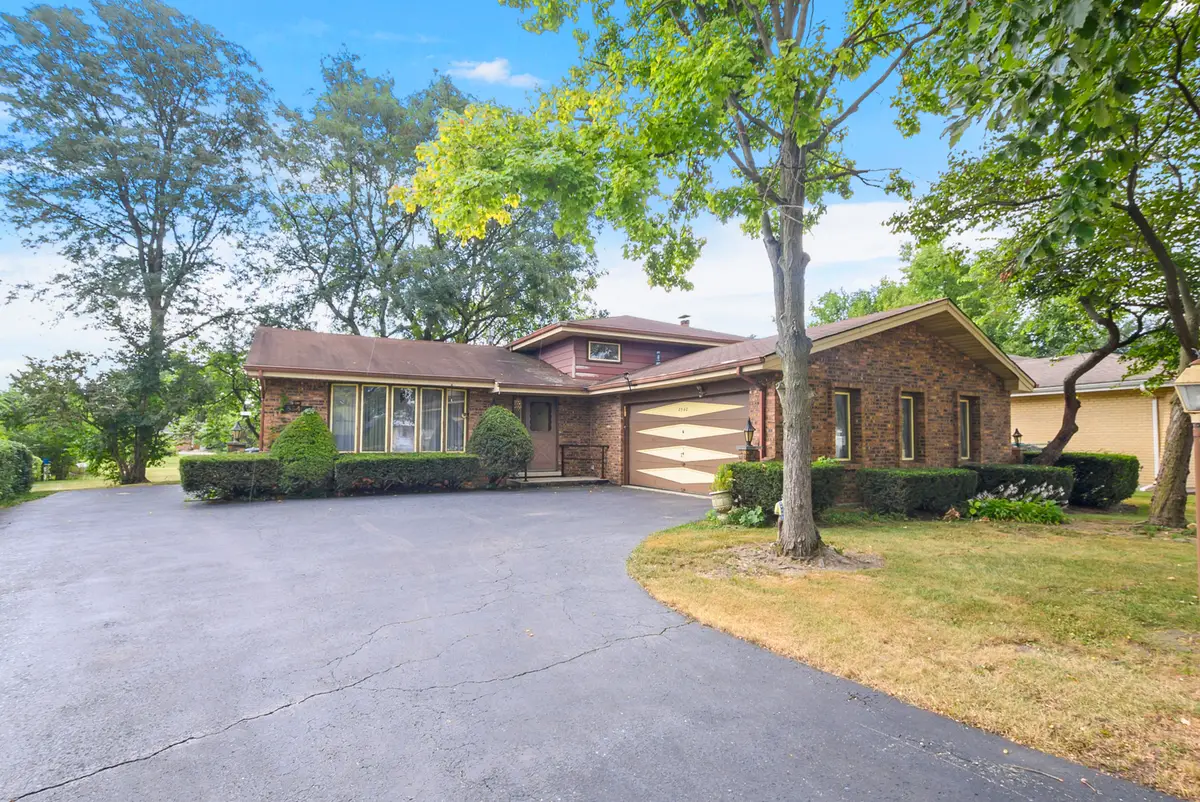 8540 Candlelight Drive E, Willow Springs, IL 60480 - #1