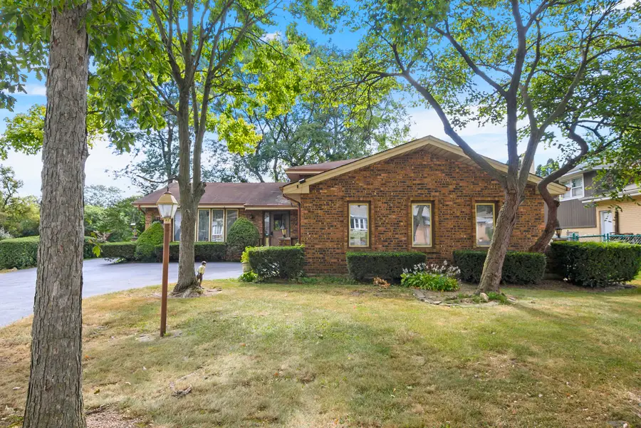 8540 Candlelight Drive E, Willow Springs, IL 60480 - #2