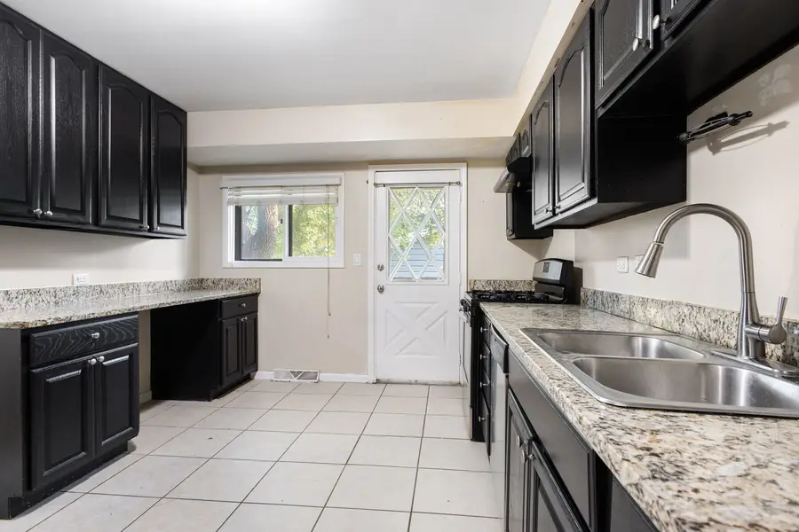 504 Nassau Avenue, Bolingbrook, IL 60440 - #3
