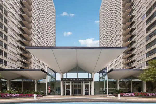 3550 N Lake Shore Drive N #820, Chicago, IL 60657