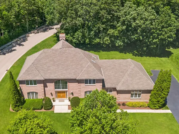 130 N Buckingham Drive, Sugar Grove, IL 60554