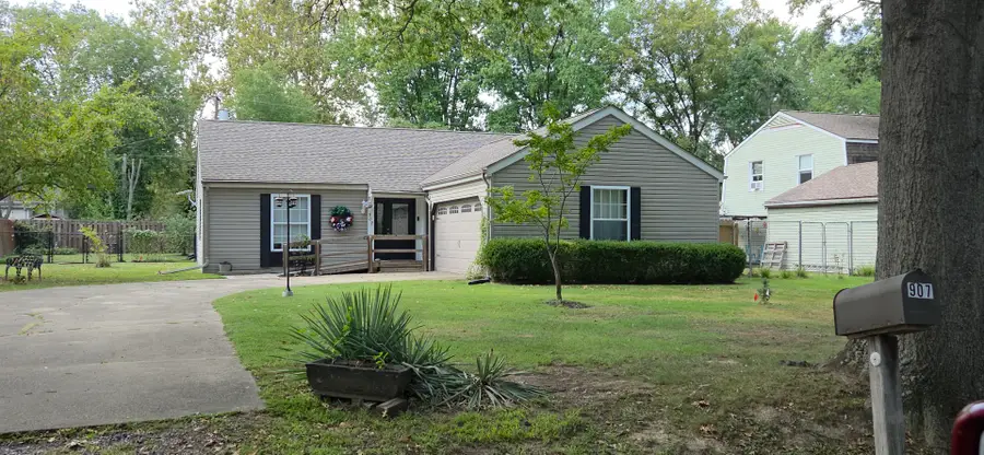 907 Lickliter Street, Benton, IL 62812 - #2