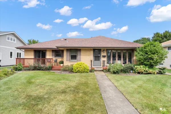 1420 E Green Lane, Mount Prospect, IL 60056