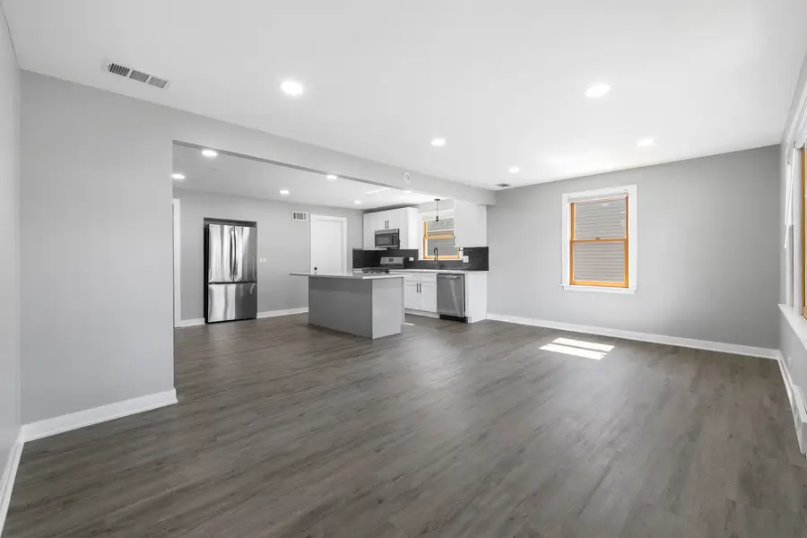 10019 S Tripp Avenue, Oak Lawn, IL 60453 - #3
