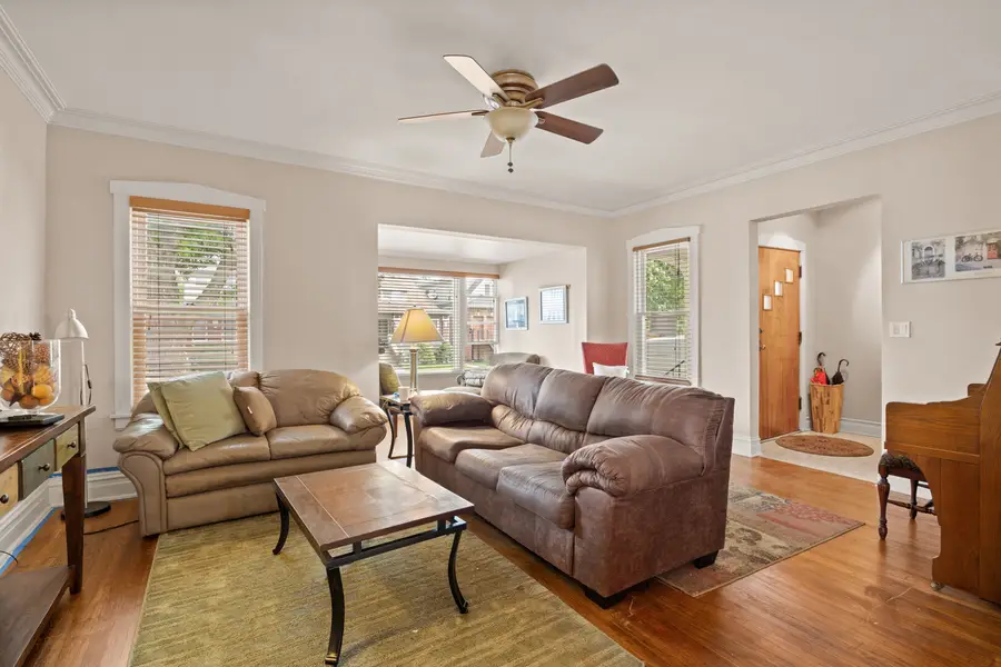 4865 W Cornelia Avenue, Chicago, IL 60641 - #3