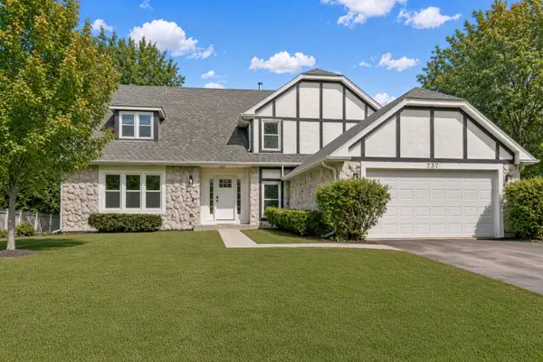 731 Roaring Brook Lane, Algonquin, IL 60102