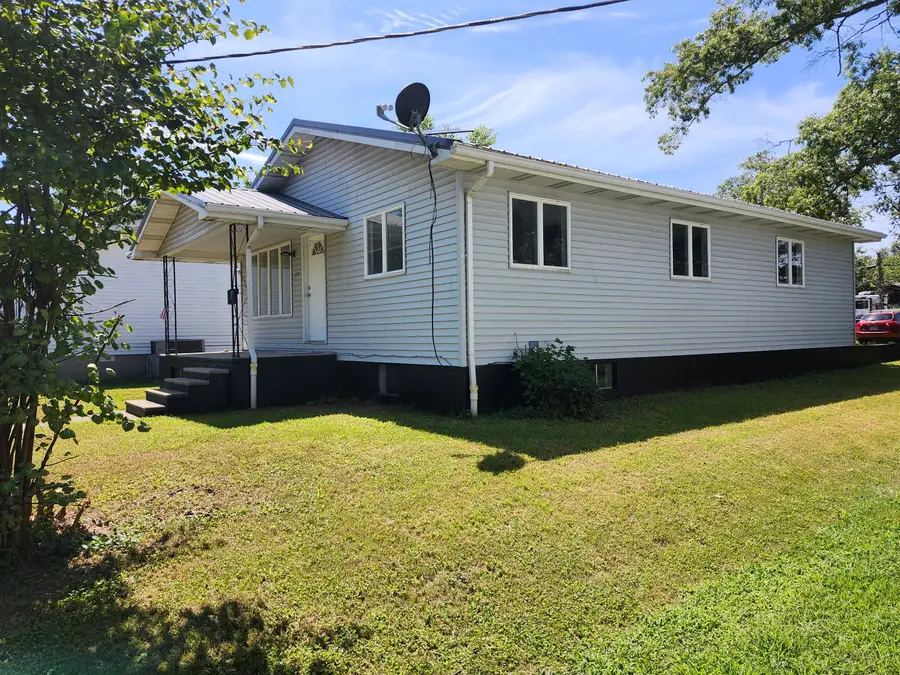 609 S Ledford Street, Harrisburg, IL 62946 - #2